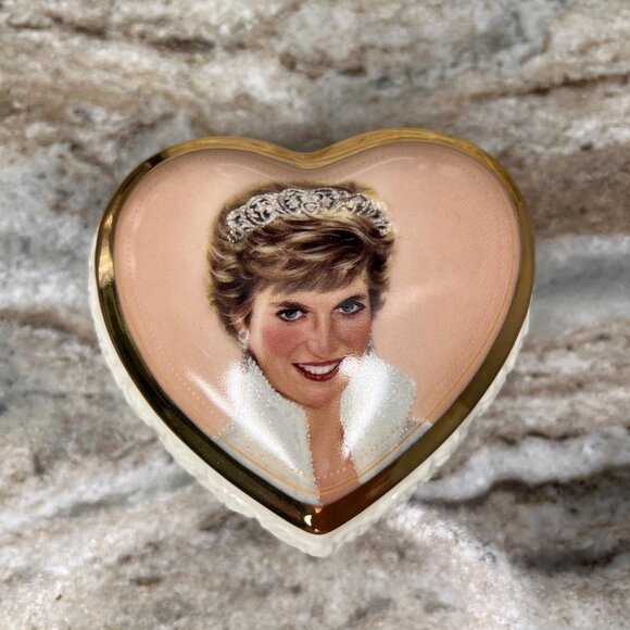 1998 Porcelain Trinket Music Box Queen of Hearts Princess Diana WORKS Gold Trim - Picture 6 of 9